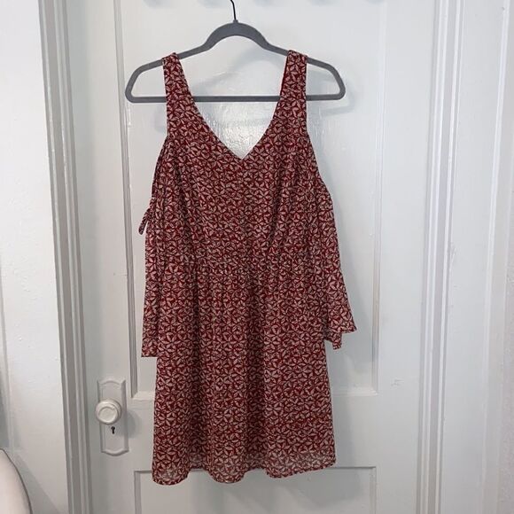 Red Floral Off the Shoulders Dress Size: M - Picture 3 of 8